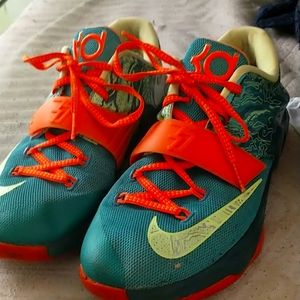 Nike weatherman green sz 7